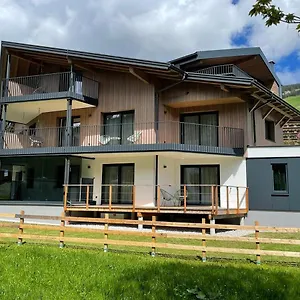 bergzeit-appartements.saalbachhinterglemmhotels.com/